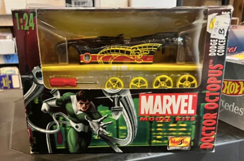 Maisto Marvel Doctor Octopus 1:24 Model Kit Dodge Concept Car Boxed